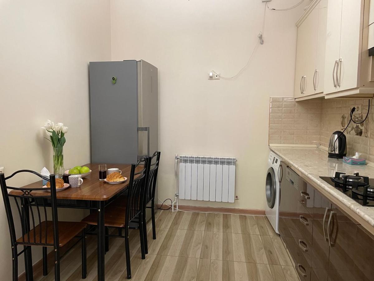 Superior Apt. With Balcony On Aram Street Apartment Yerevan Exterior photo